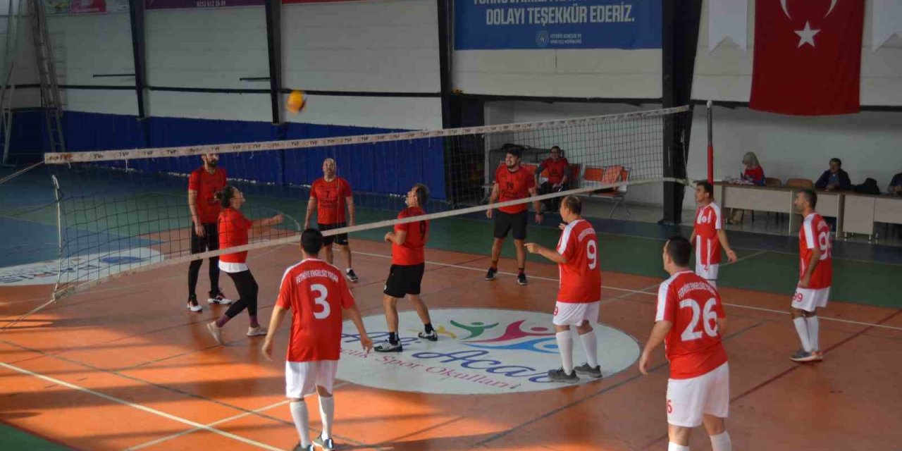 Fethiye’de engelli bireyler “Engelsiz Fileler” etkinliğinde voleybol oynadı