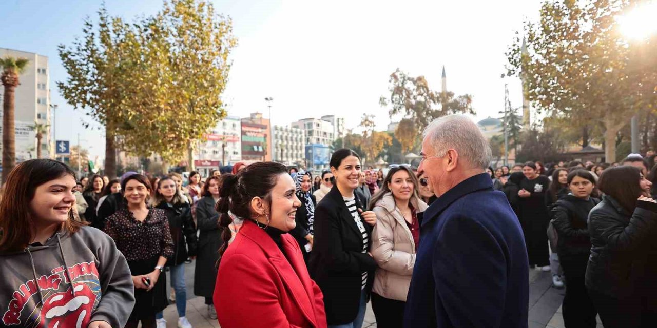 Denizlili kadınlar seçme ve seçilme hakkının verilişini kutladı