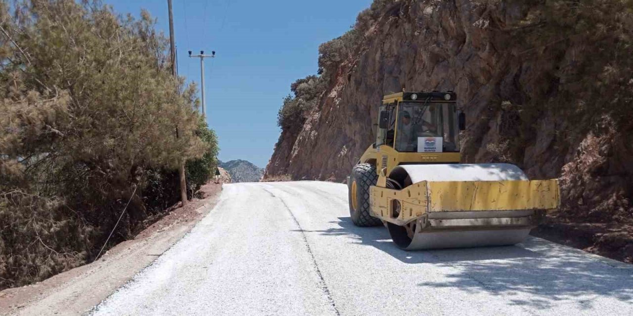 Marmaris’te dört mahallede 17 bin 584 yol yenilendi