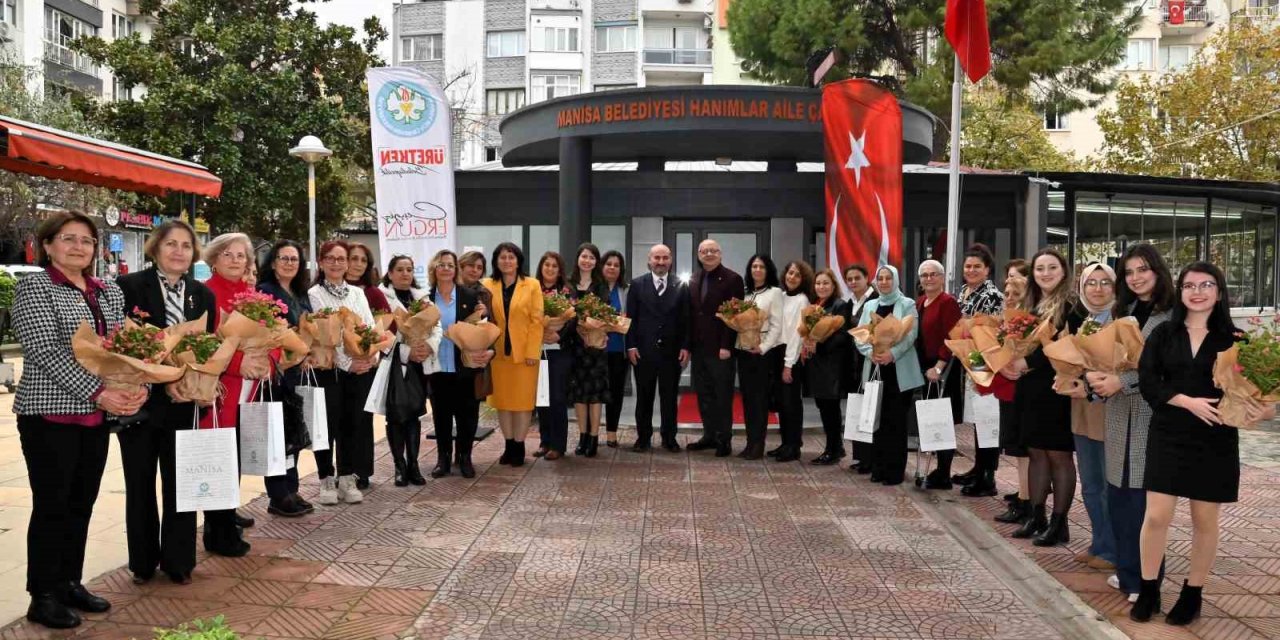 Manisalı kadın muhtarlara kutlama