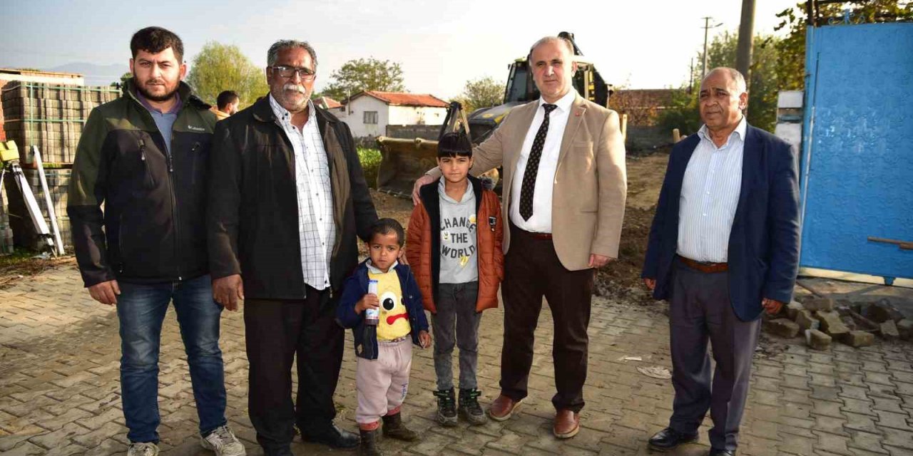 Acarlar’da yollar hem yenileniyor hem de yeşilleniyor