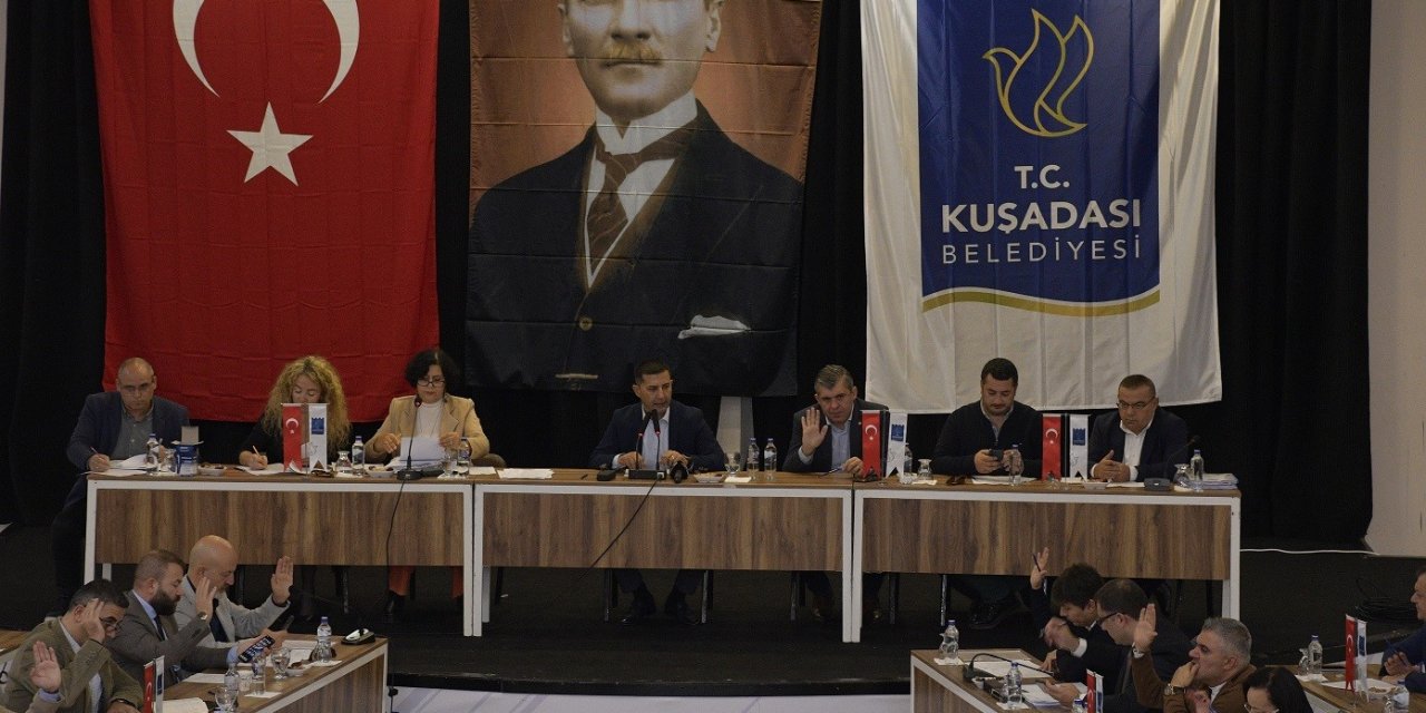 Kuşadası Belediye Meclisi yılın son toplantısını gerçekleştirdi