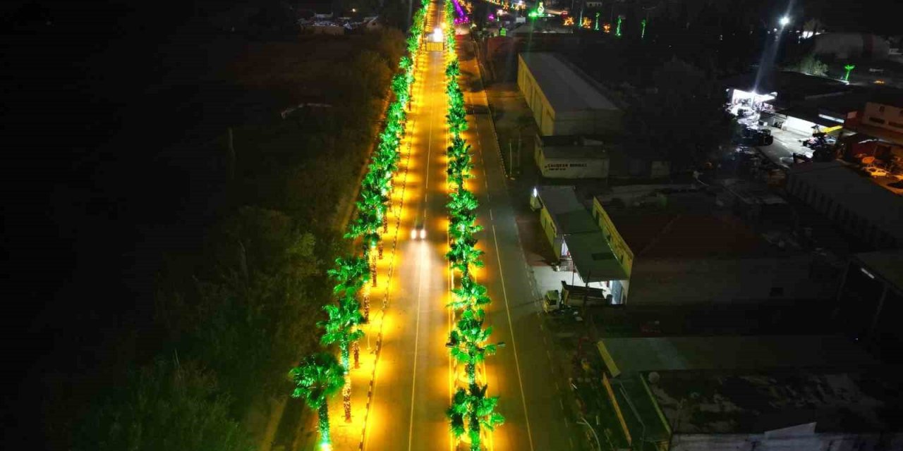 Menemen’in merkezi ışıl ışıl parladı