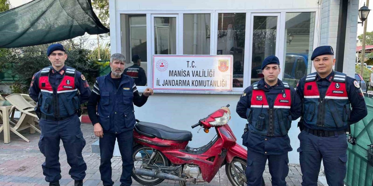 Salihli’de çalınan 3 motosikleti jandarma buldu