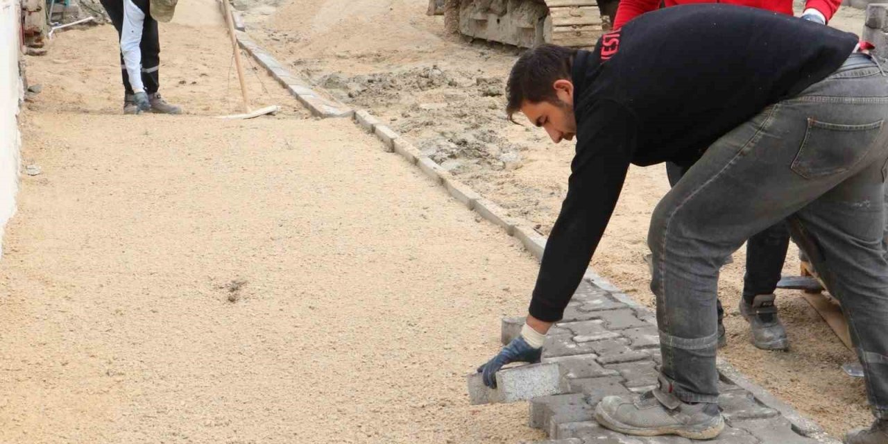 Saruhanlı ve Turgutlu’da üstyapı çalışmaları