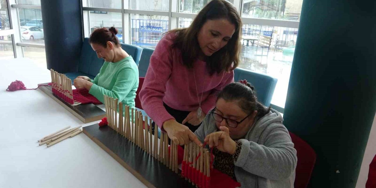 Bir yıllık emeklerini sergilediler