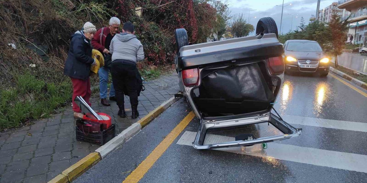 Kediye çarpmamak için manevra yaptığı otomobiliyle takla attı