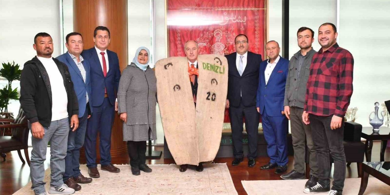 Vali Coşkun kepenek giydi