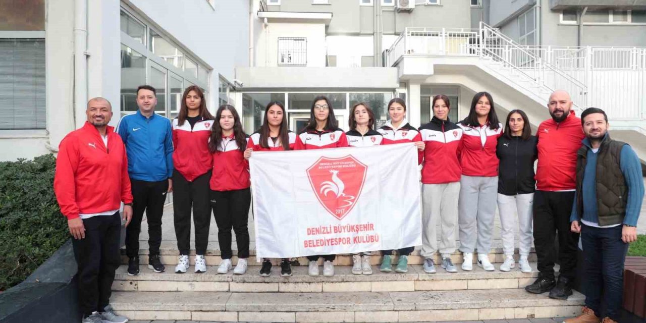 Denizli Büyükşehir Kadın Judo Takımı Avrupa’ya gitti