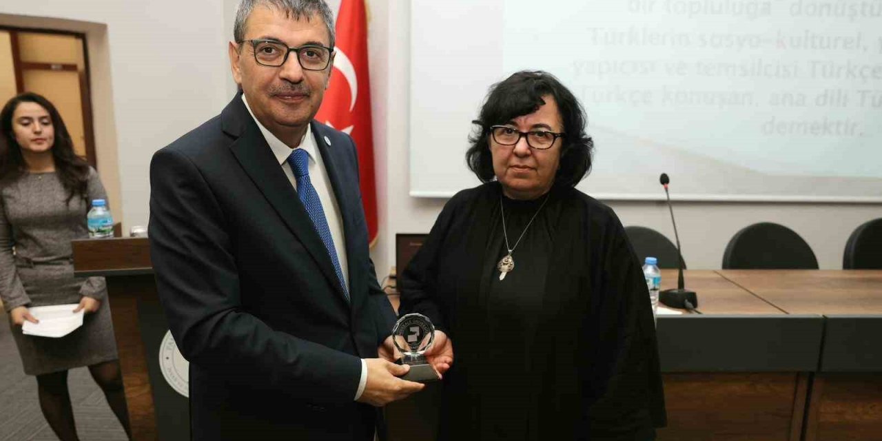 Türk dünyasında ortak alfabe PAÜ’de konuşuldu