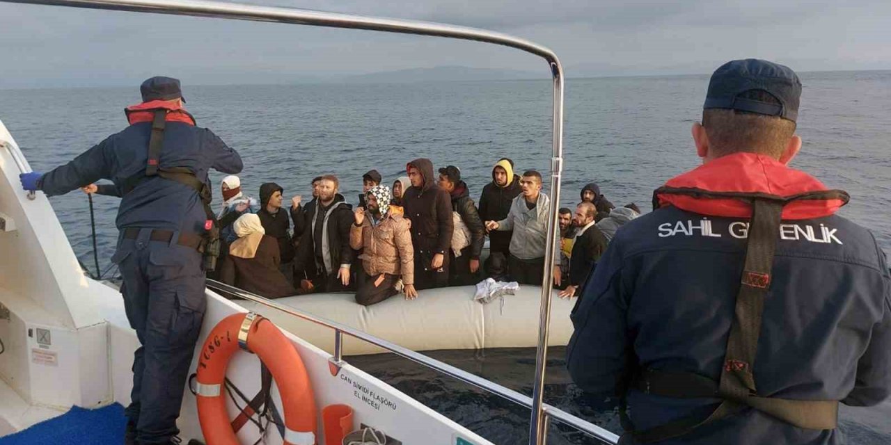 Kasım ayında bin 114 düzensiz göçmen kurtarıldı, 889 kişi yakalandı