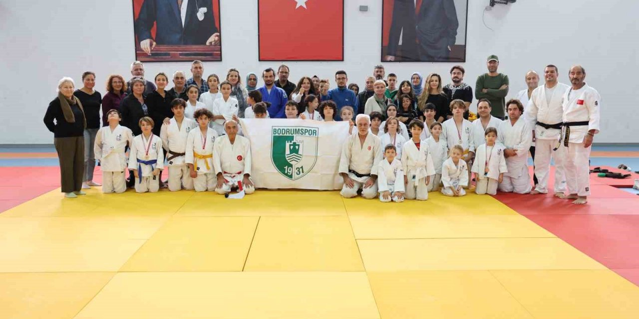 Bodrumspor judo takımı oyuncuları kuşak atladı