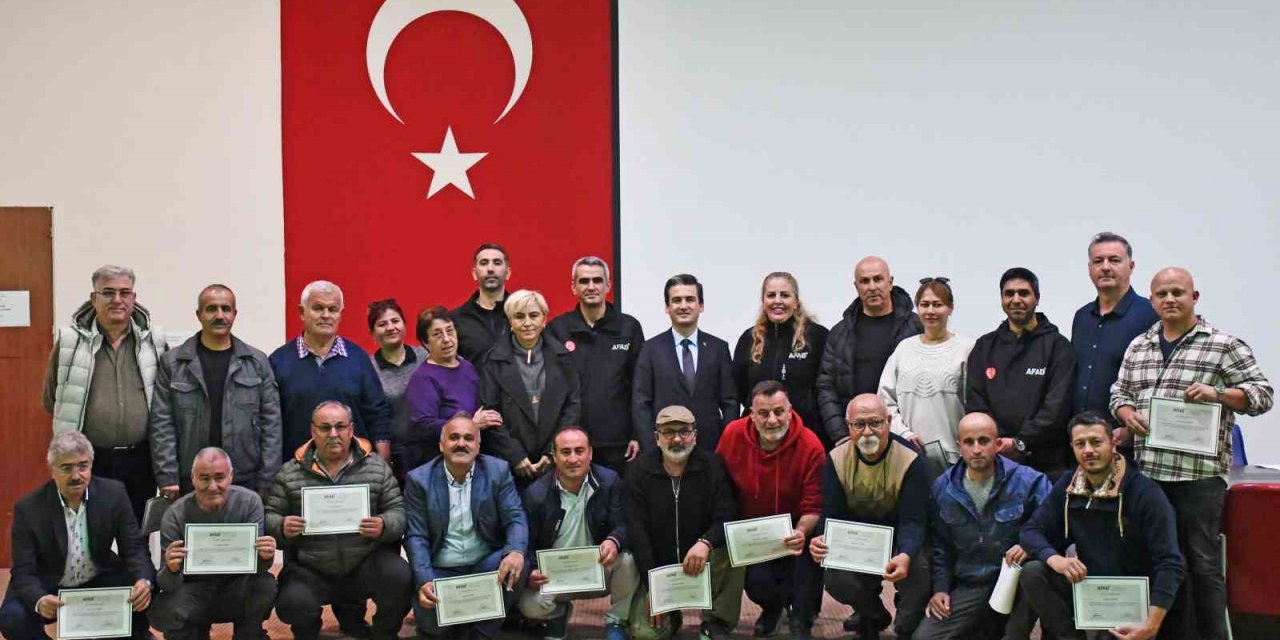 Çeşme’deki muhtarlar afet eğitimini tamamladı