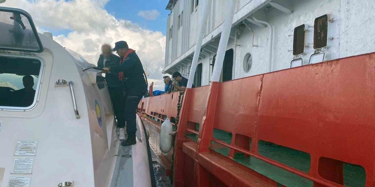 Ticari gemide rahatsızlanan vatandaş için tıbbi tahliye