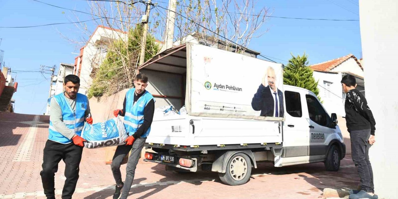 Menemen’de ihtiyaç sahiplerine 100 bin çuval kömür