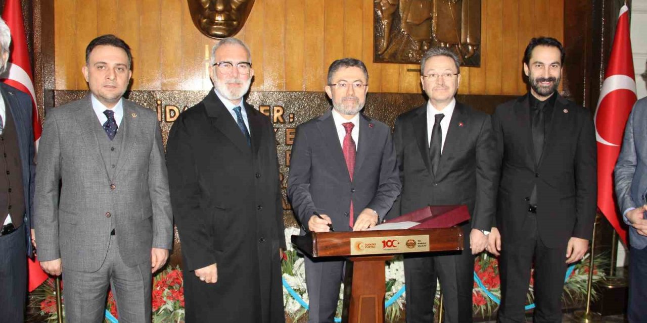 Bakan Yumaklı Manisa Valisi Ünlü’yü ziyaret etti
