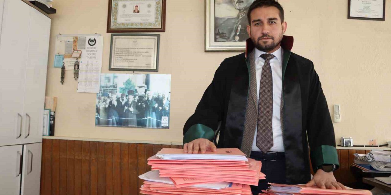 Denizlili avukat 5 saatte 25 davaya girip savunma yaptı