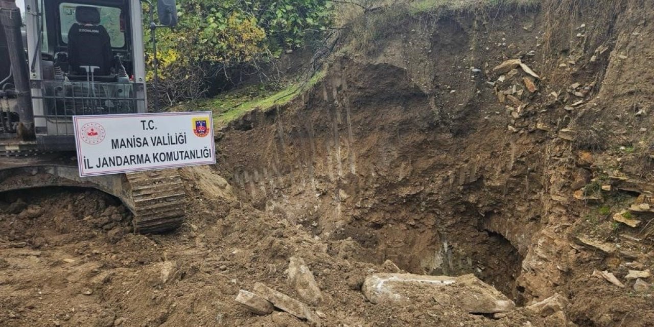 Manisa’da iş makinesiyle kaçak kazıya suçüstü