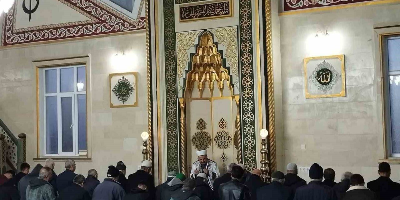 Selendililer Filistin için sabah namazında buluştu