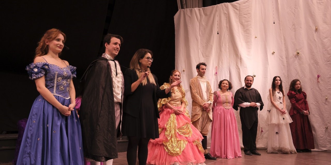 Sahne Tozu Tiyatrosu’ndan otizmli çocuklara özel gösteri