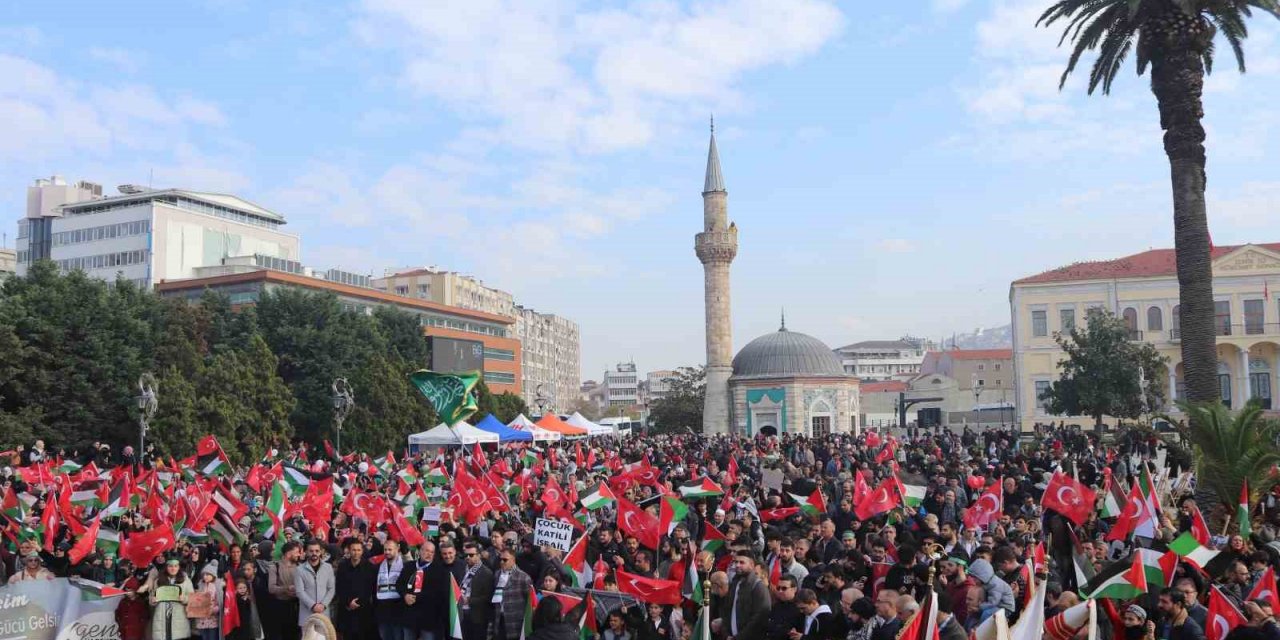 İzmirliler Filistin’e destek için yürüdü