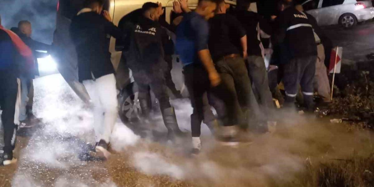 Manisa’da iki otomobil kafa kafaya çarpıştı: 7 yaralı
