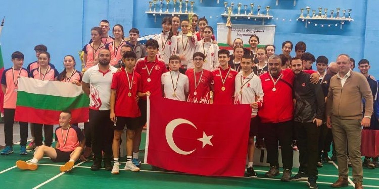 Bulgaristan’da düzenlenen Badminton turnuvasına Bergama damgası