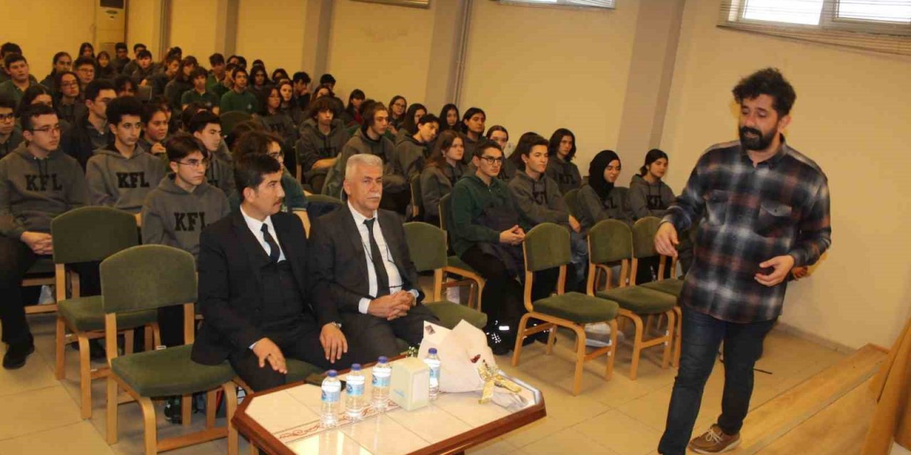 Köyceğiz’de yazar Andı, öğrencilerle söyleşide buluştu