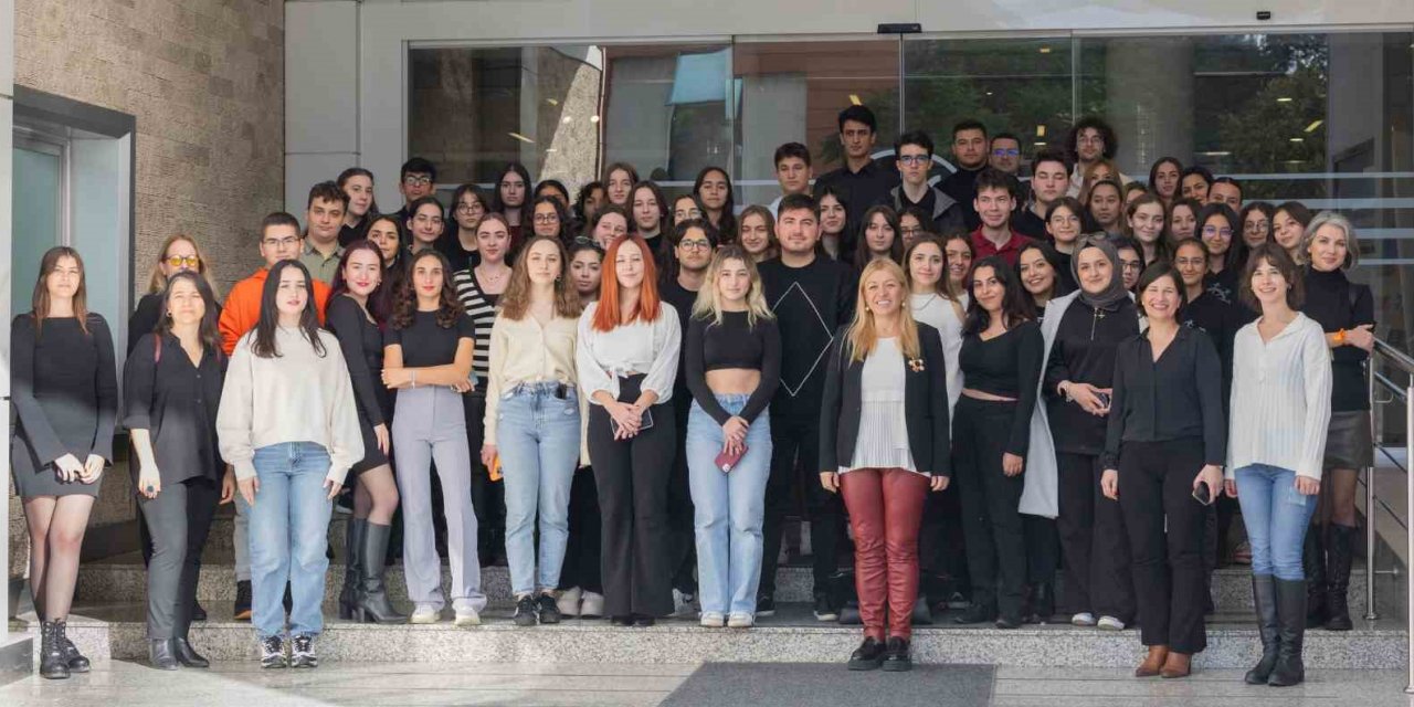 Kadına yönelik şiddete farkındalık için öğrencilerden manifesto
