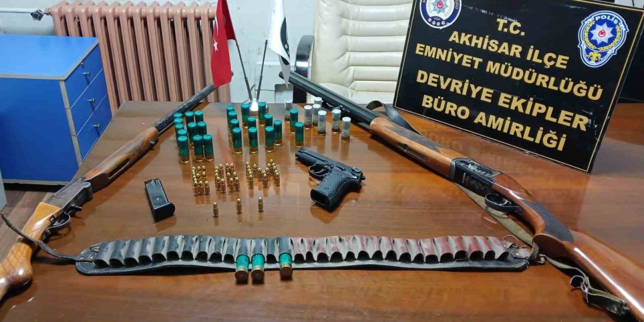 Akhisar’da silah sesleri yankılandı: 3 gözaltı