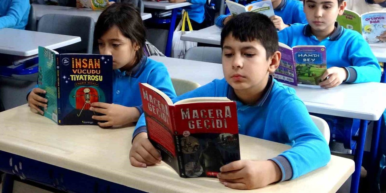 "Bir Kitap Bir İnsan Projesi” Menteşe’de yoğun ilgi gördü