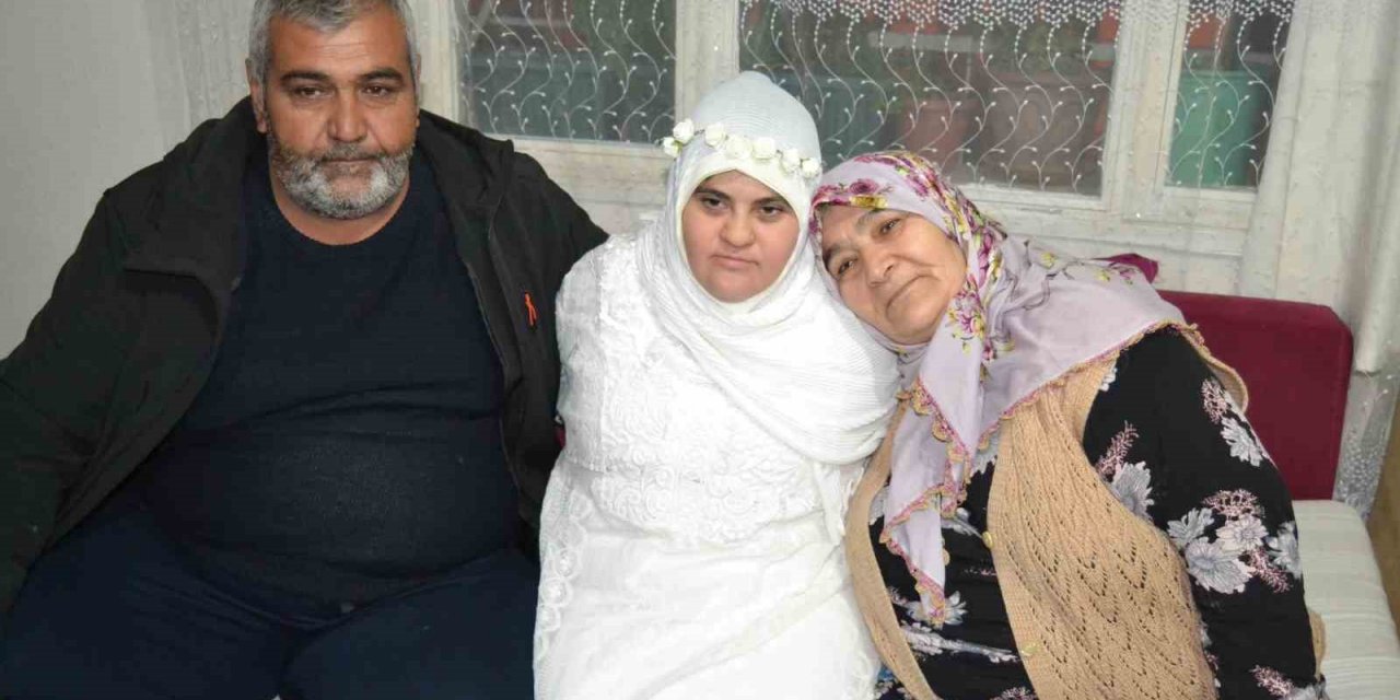 Manisalı Down sendromlu Emine’nin Umre hayali gerçek oldu