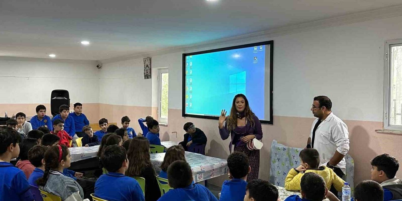 Köyceğiz’de Toplum Sağlığı Merkezi tarafından öğrencilere eğitim