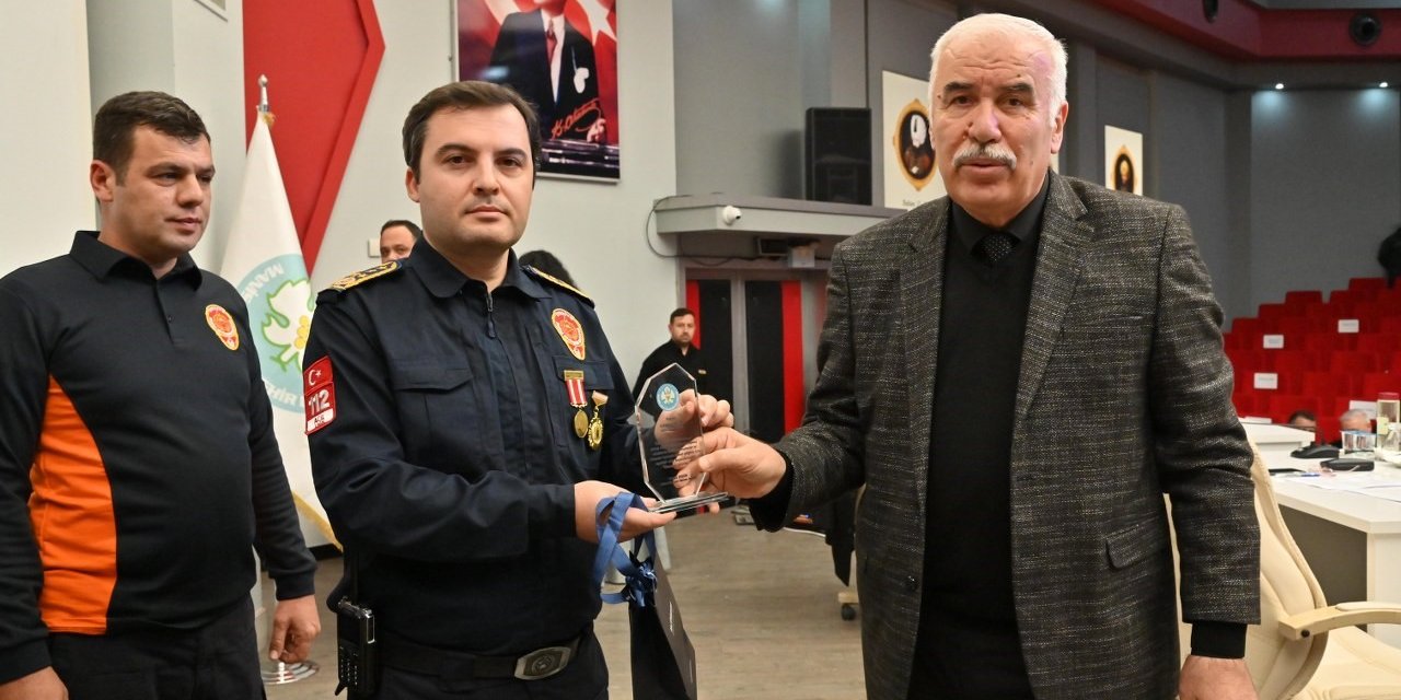 Libya’da görev alan Manisa İtfaiyesine teşekkür plaketi