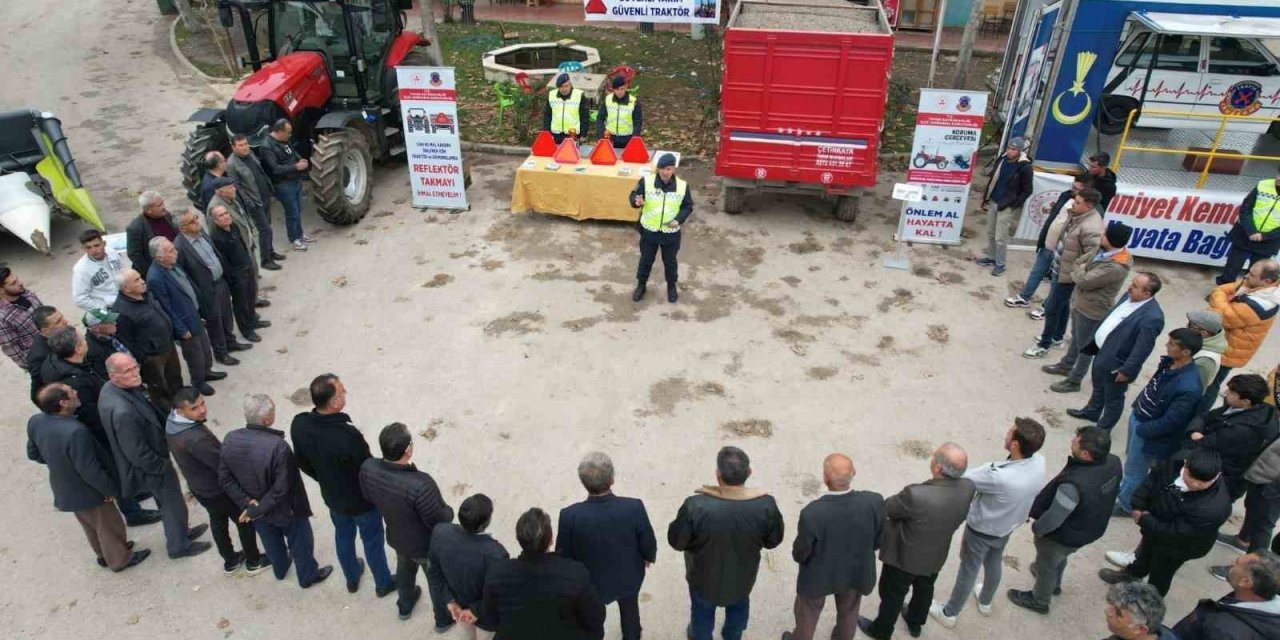 Denizli’de jandarmanın ‘Güvenli Tarım, Güvenli Traktör’ eğitimleri sürüyor