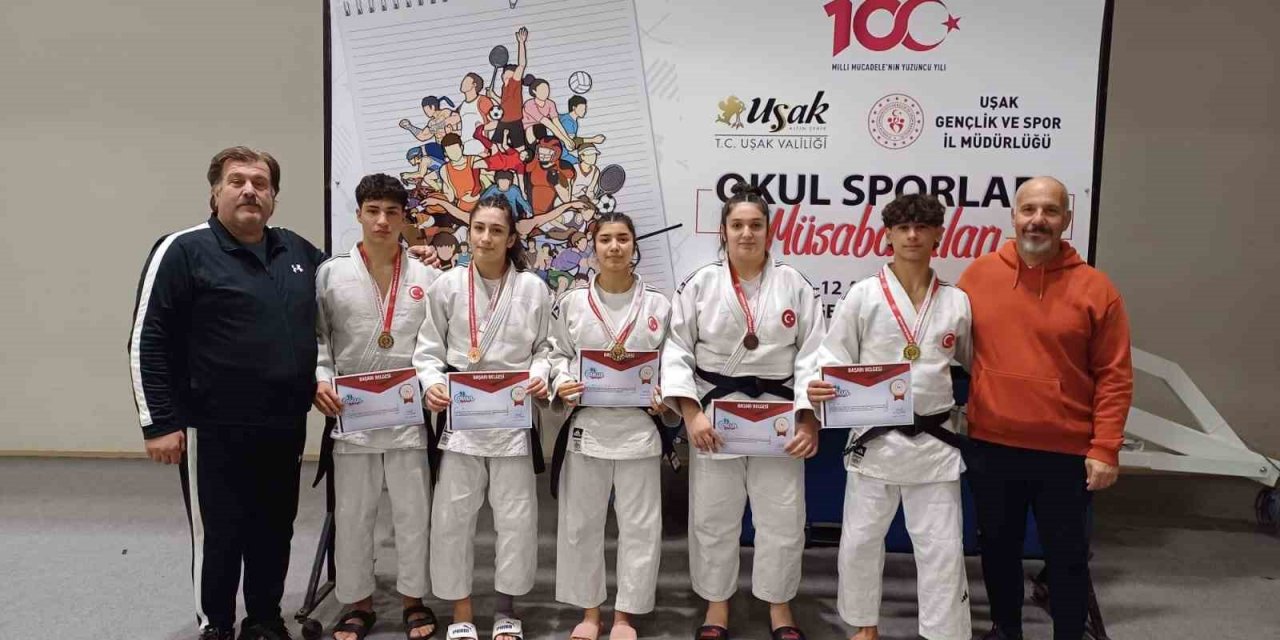 Yunusemreli judocular Uşak’ta madalyaları topladı