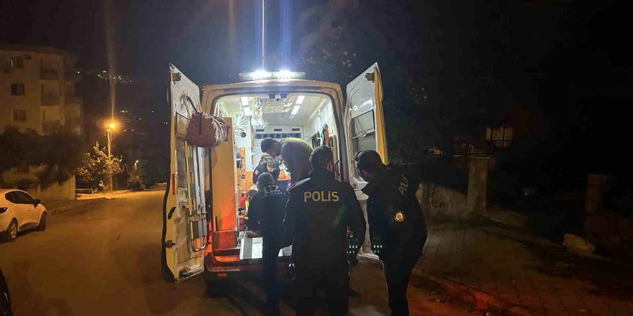 Anahtarını evde unutan genç balkondan girmeye çalışınca ikinci kattan yere çakıldı