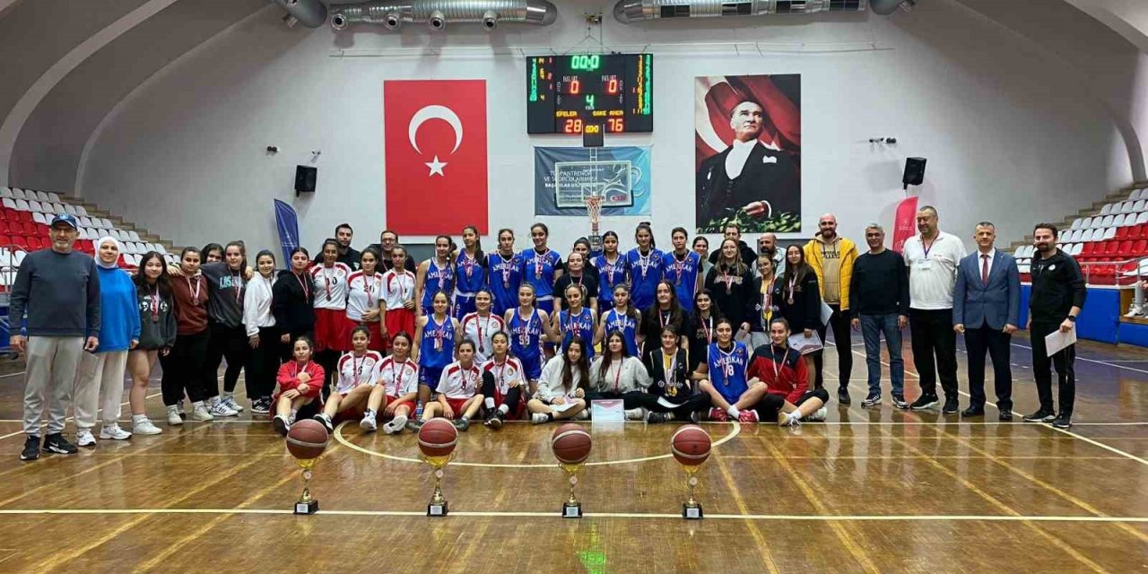 Liseler arası basketbol karşılaşmaları sona erdi