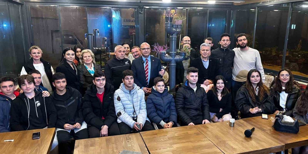 Milas Belediye Başkan aday adayı Dr. Günlük, gençlerle buluştu