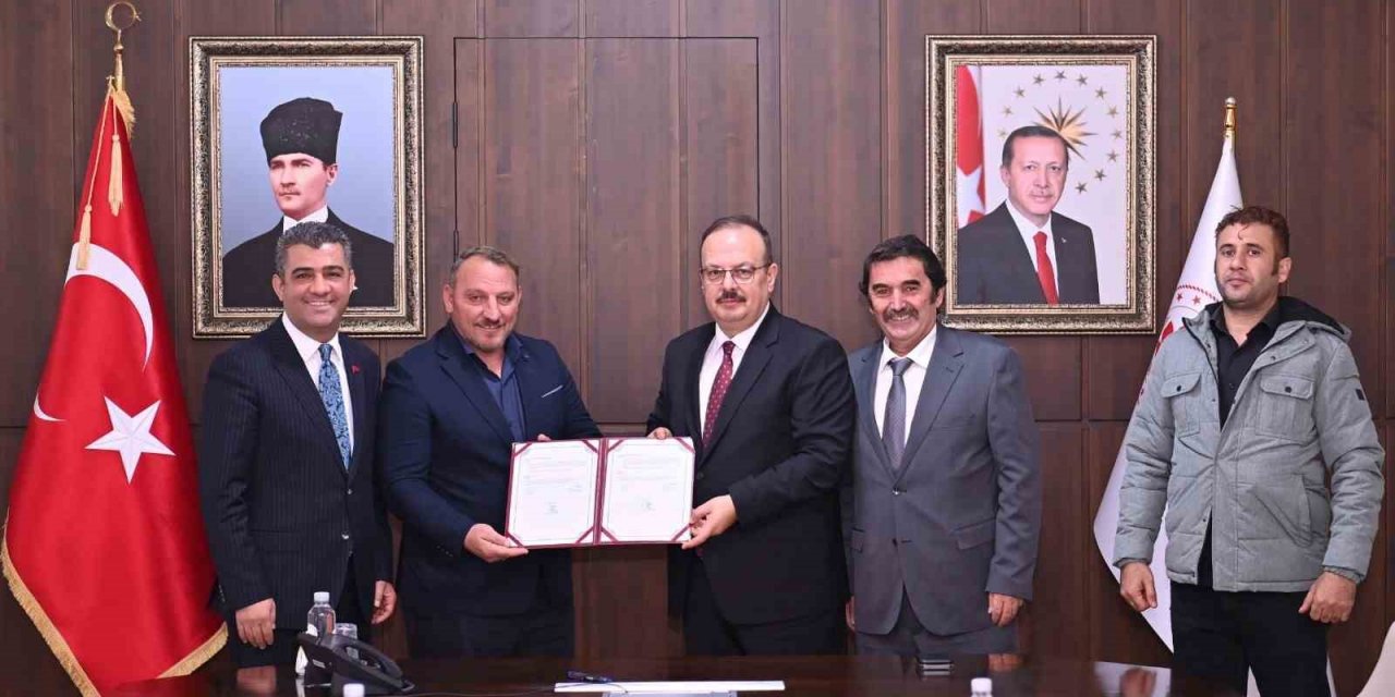 Kuşadası’na yapılacak okul için protokol imzalandı