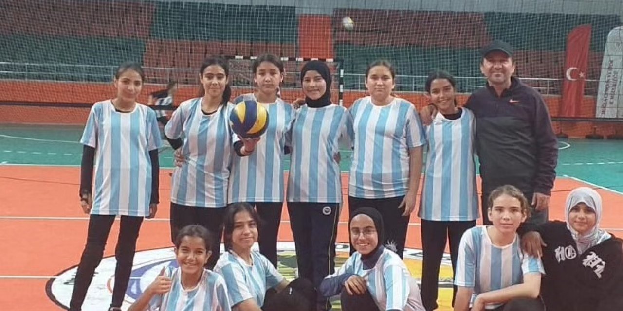 Köyceğiz İmam Hatip Ortaokulu voleybolda ilçe şampiyonu oldu