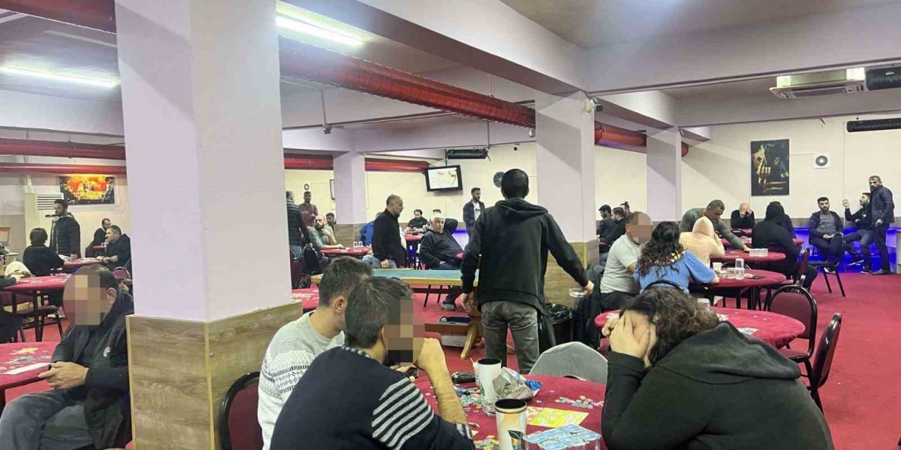 İzmir’de kumar oynayan 88 kişiye baskın