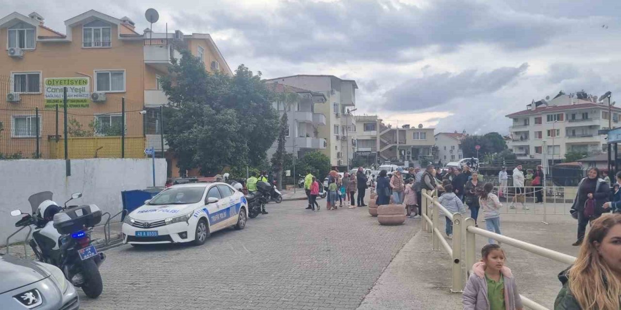 Trafik polislerinden okul çıkışlarında denetimler devam ediyor
