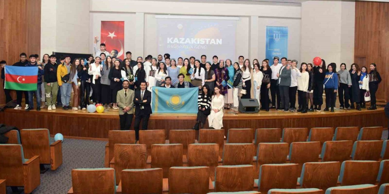 MSKÜ’lü Kazak öğrenciler bağımsızlıklarını kutladı