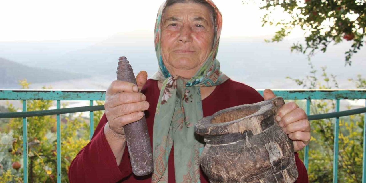 Asırlık dibekler mutfakları süslemeye devam ediyor