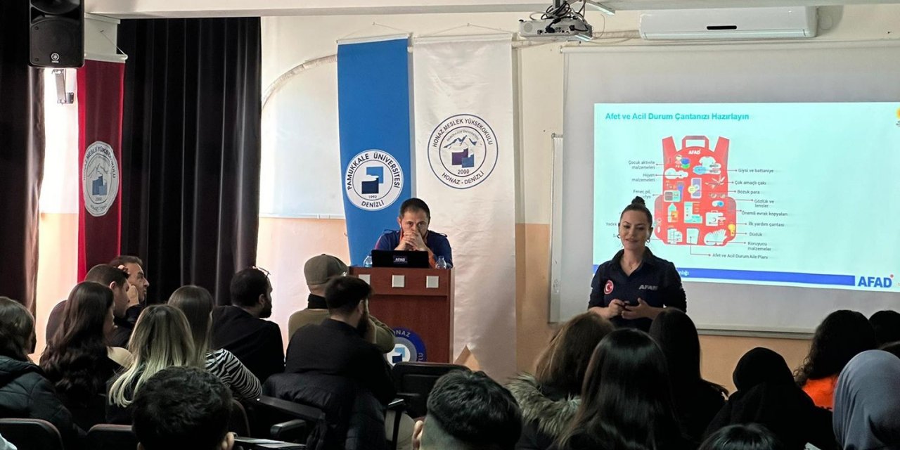 Üniversiteli gençlere afet durumunda yapılması gerekenler anlatıldı