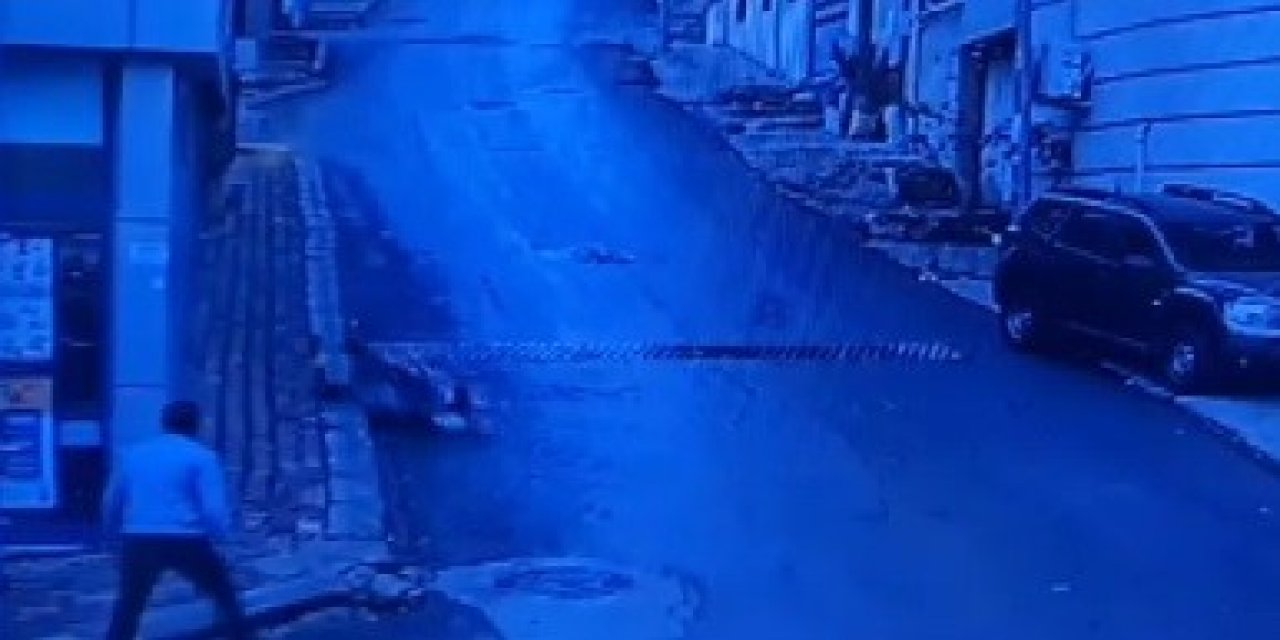İzmir’de yürekleri ağza getiren görüntü: Bebek arabası yokuş aşağı böyle kaydı
