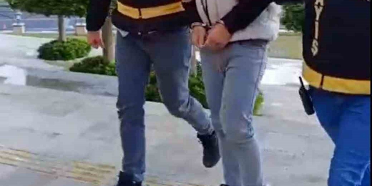 Cinayetten aranıyordu, barlar sokağında eğlenirken yakalandı