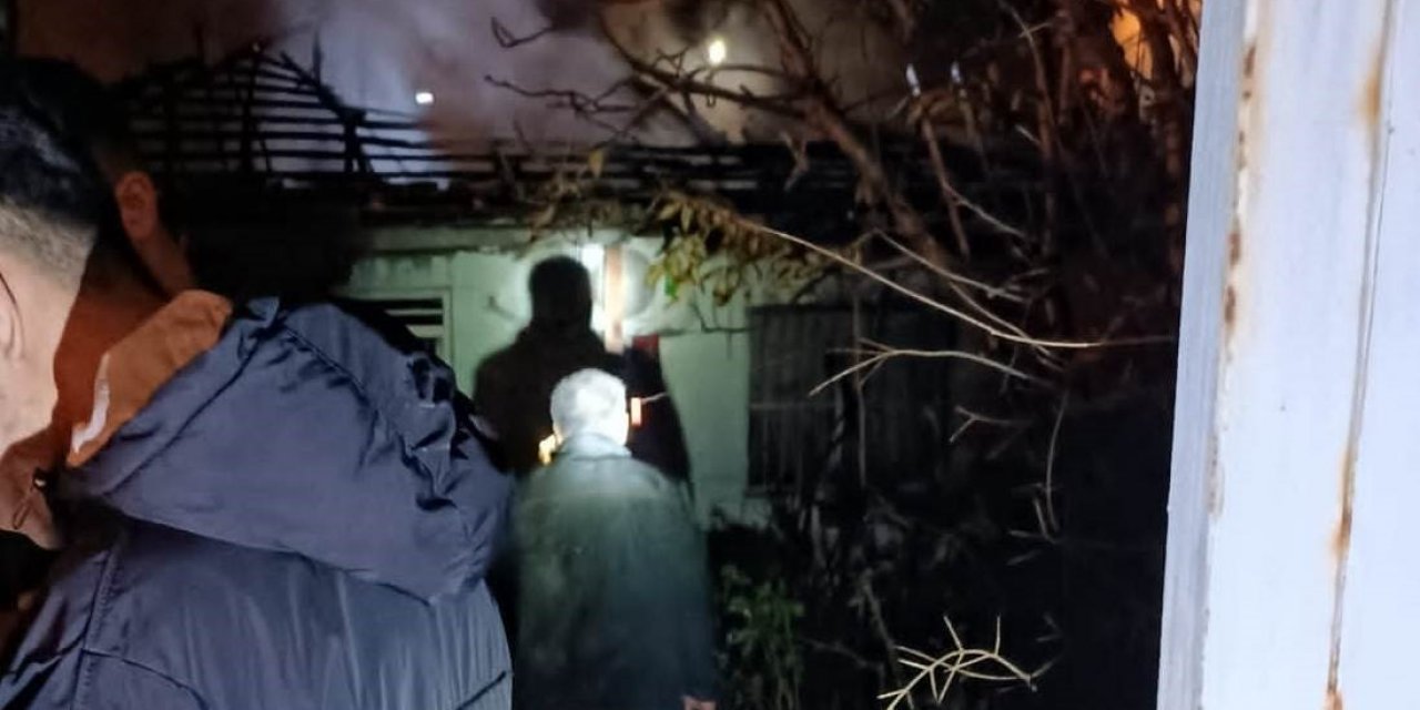 Manisa’da yaşlı adam yanmaktan son anda kurtarıldı