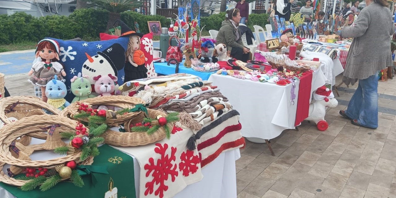 Fethiye’de yeni yıl pazarı ilgi gördü
